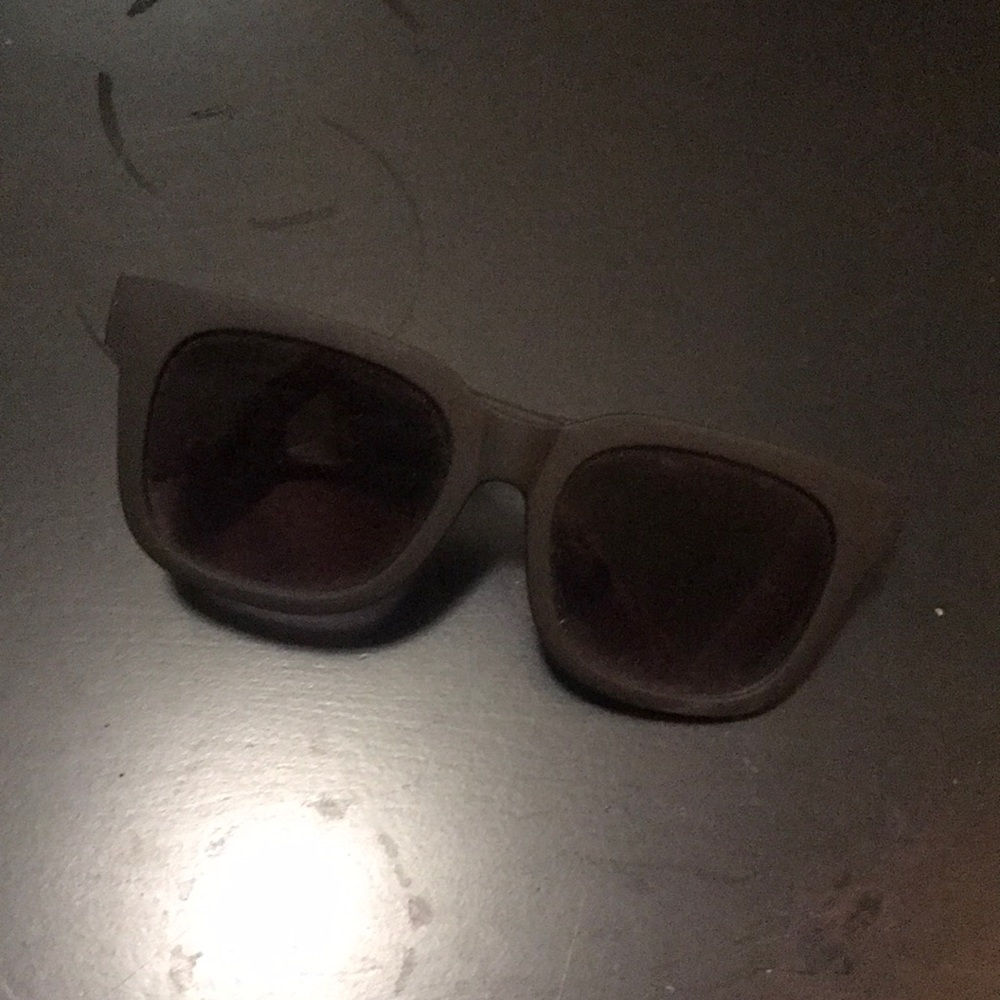 Matte black quay sunglasses